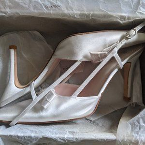 Vera Wang Wedding Shoes (sz 10)